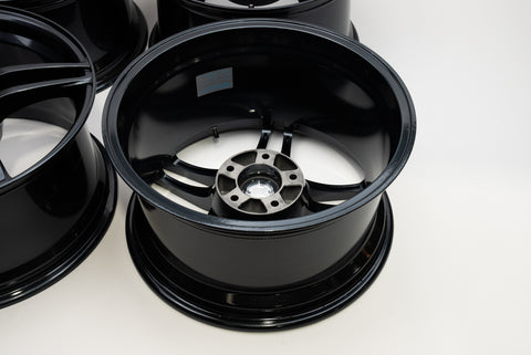 Yokohama AVS Model 5 17" 9J +22, 9J +35 (5x114.3)